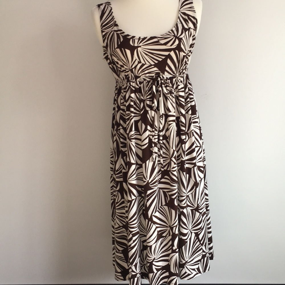 London Times dress Sz L floral pattern brown /white . Like new